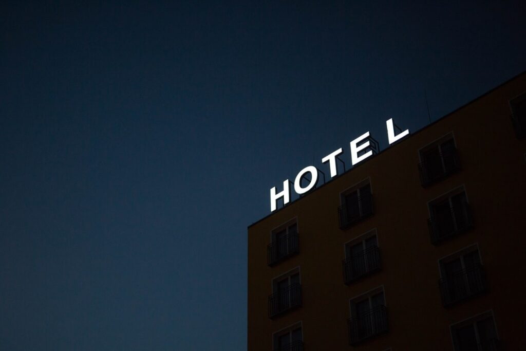 how to reduce carbon footprint in hotels